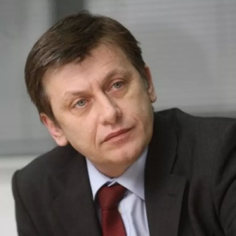 Crin Antonescu: E nevoie de inca o revolutie politica si sociala