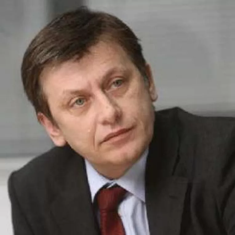 Crin Antonescu il acuza pe Lazaroiu ca se ocupa de USL in loc de Ministerul Muncii