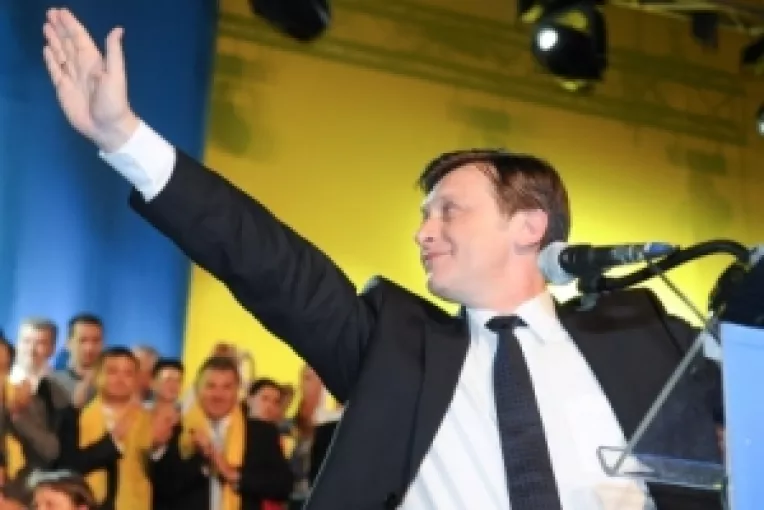 Crin Antonescu: Pe Basescu nu-l mai vrem. Geoana vine cu promisiunea unei echipe, a unui proiect si a unei schimbari