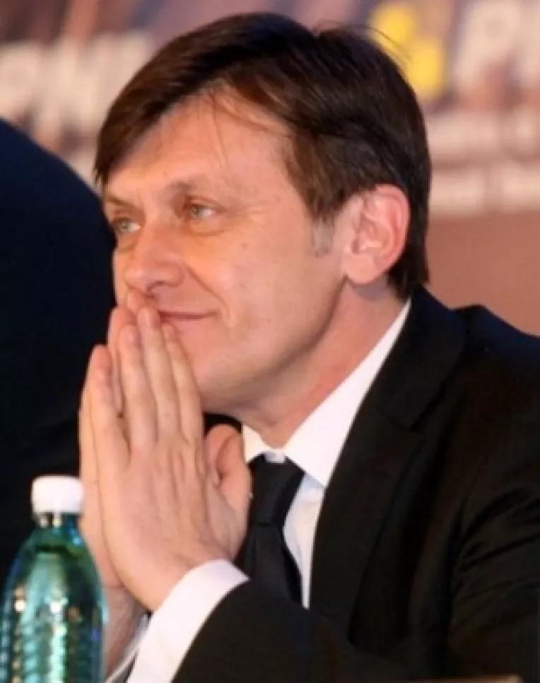 Crin Antonescu si-a taxat colegii de partid care au votat marti in comisii ministrii guvernului Boc