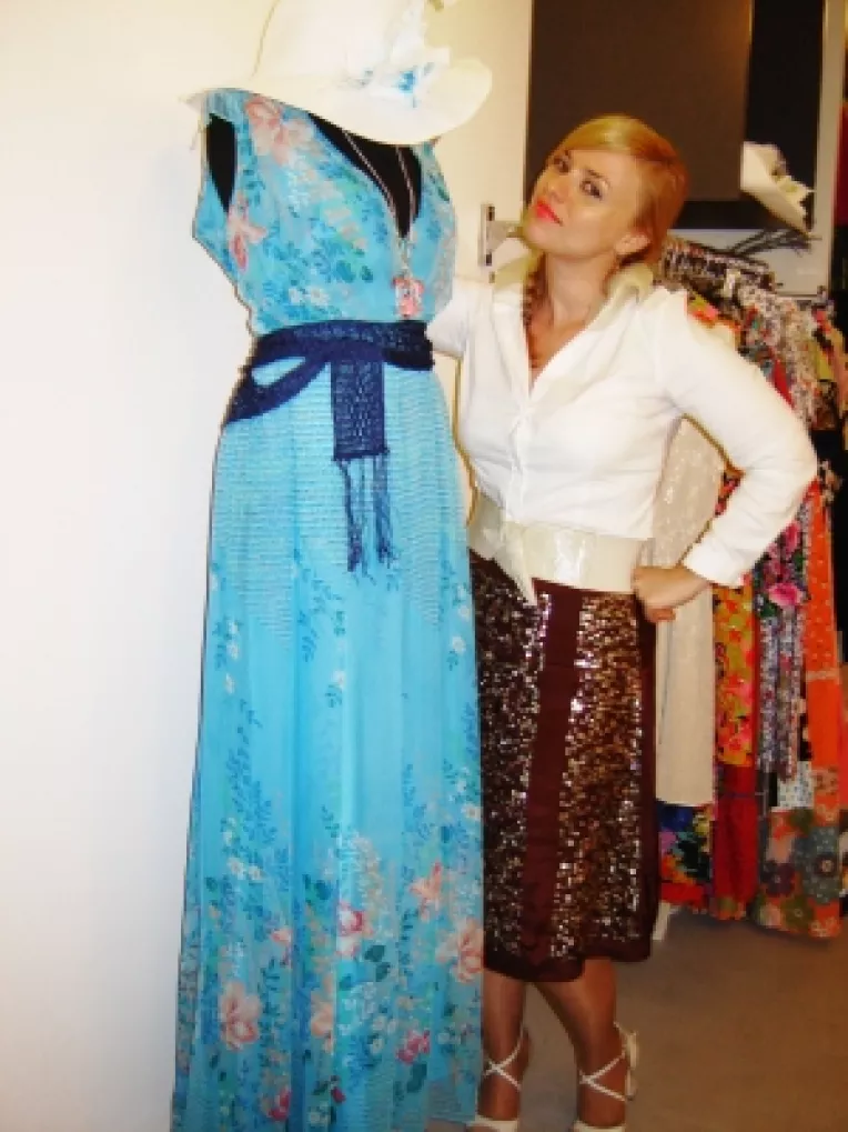 Cristina Ivan, proprietara magazinului A!UREA: "Imi place sa cotrobai prin magazine cu obiecte vechi!"
