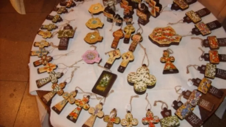 Crucifixuri si icoane pe lemn pictate in Atelierul de Creatie al Fundatiei Sfanta Virginia, la Sala Dalles