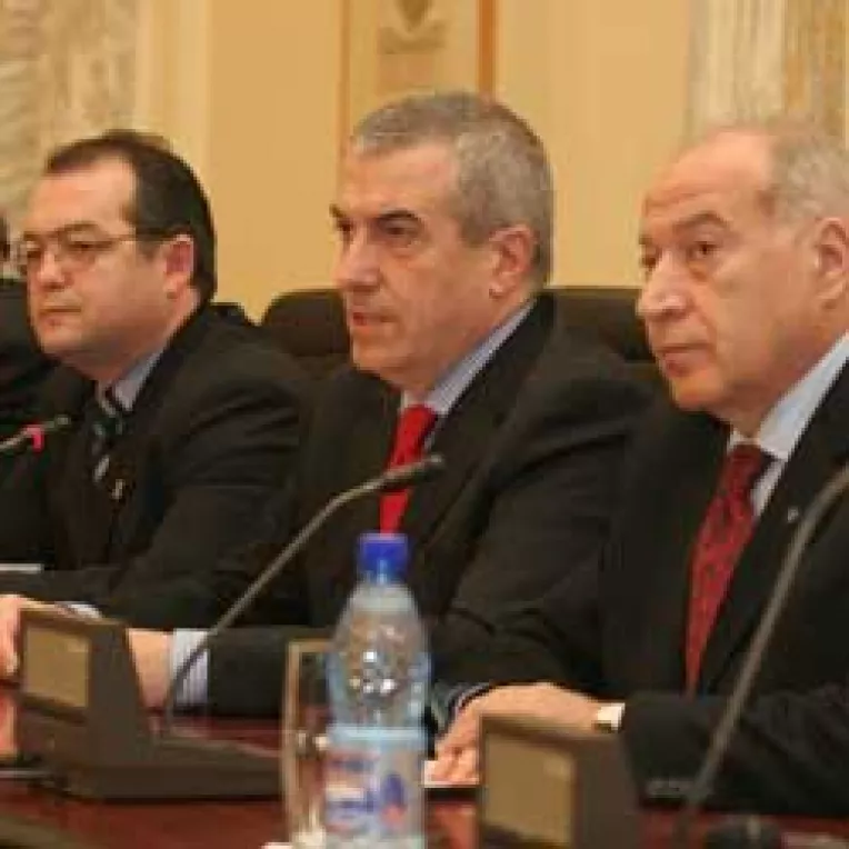 Cu 15 zile inainte de raportul decisiv al Comisiei Europene, "aliatii" au tinte diferite