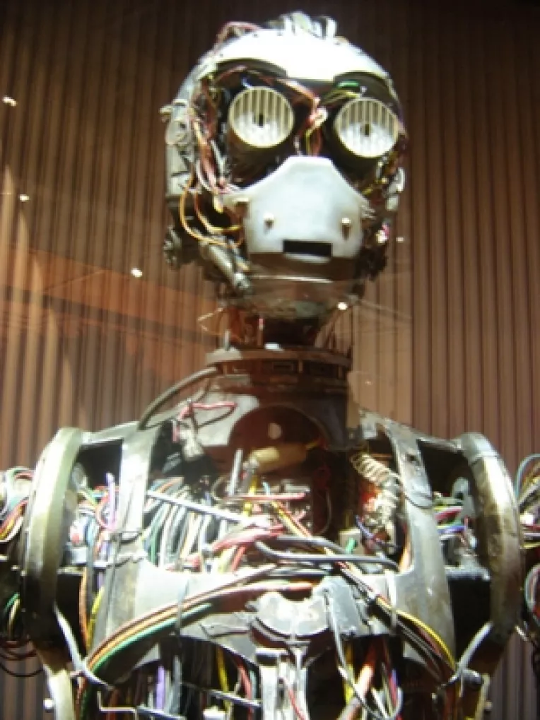 Cu integratele defecte: Eu, robotul