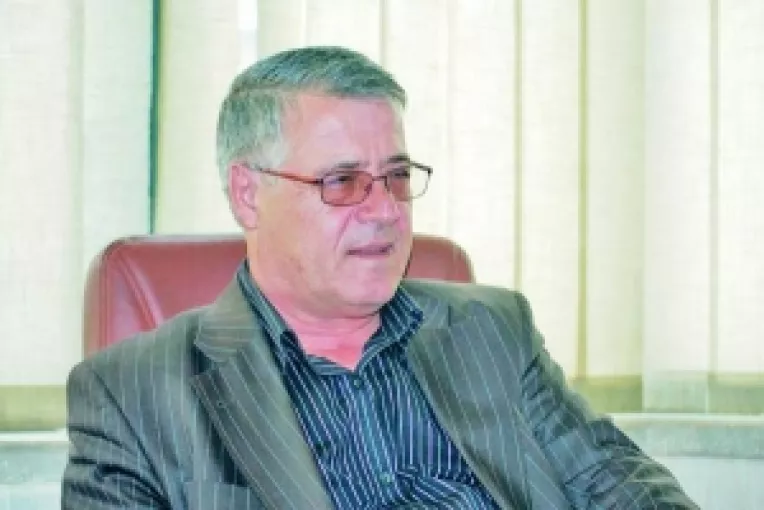 Cu Sponte sef si Learciu lipsa de la locul de munca, oficiul de Cadastru plateste, lunar, o chirie de 8.000 de euro