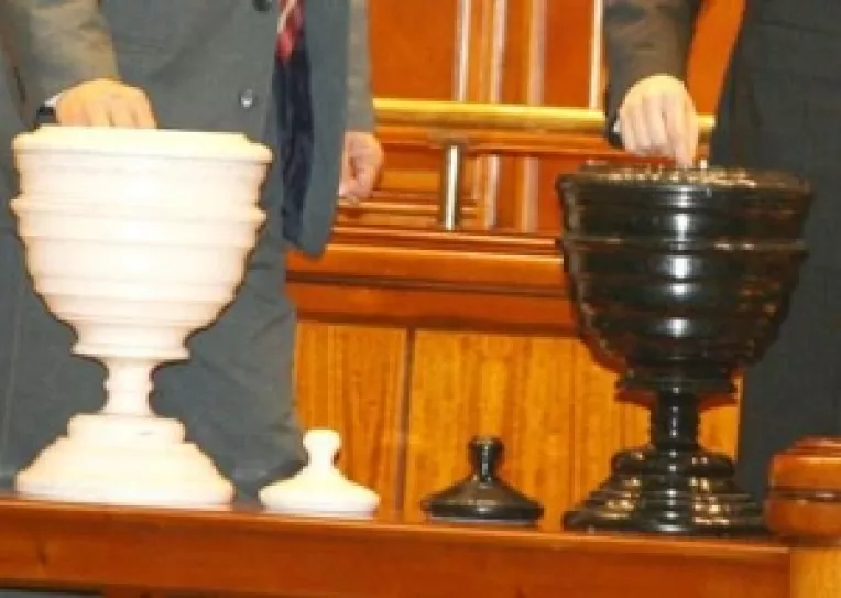 Cum a supravietuit Guvernul motiunii de cenzura