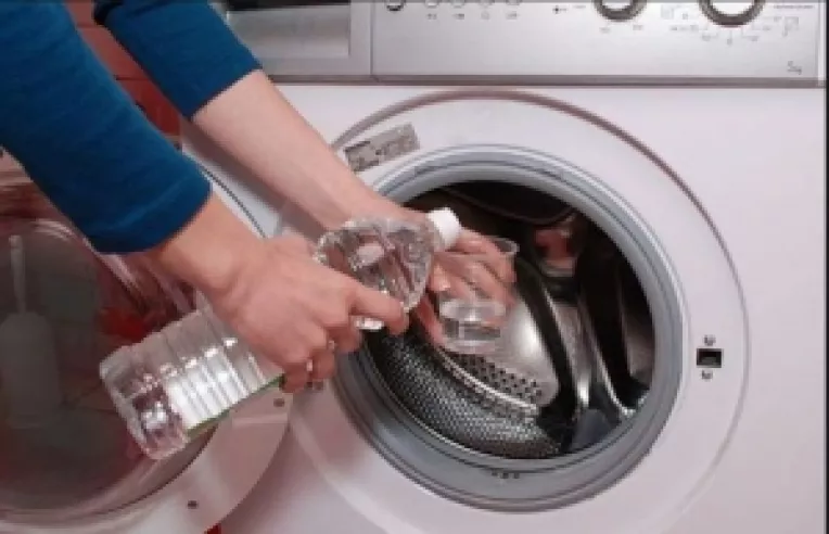 Cum puteti curata perfect masina de spalat, dusul, chiuveta, cada, vasul de W.C., podeaua baii si faianta