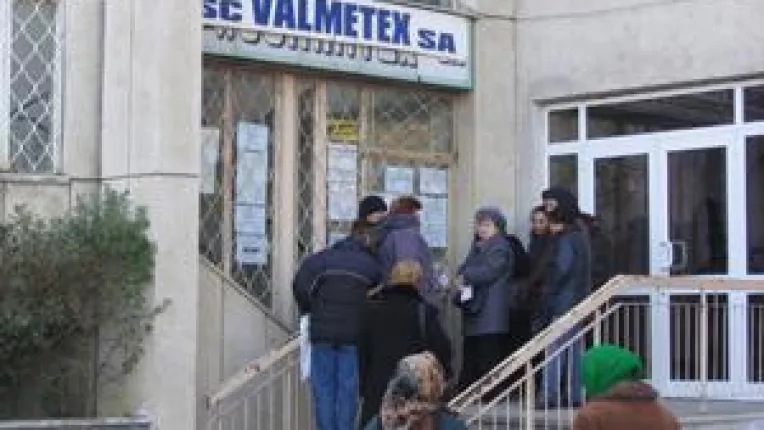 Cuponarii impart brokerii in doua tabere