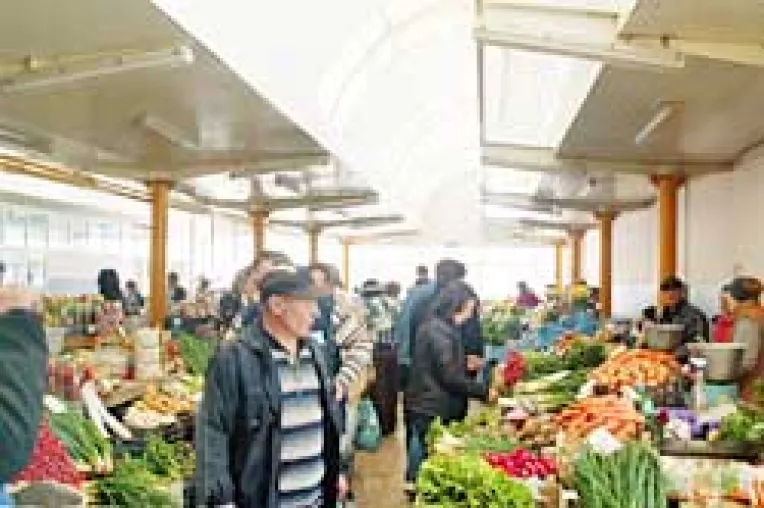 Curatenia din piete costa 500 de milioane pe luna