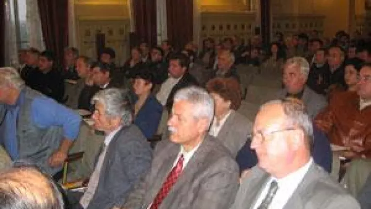 Cursuri paralele pentru accesarea a 10.000 de miliarde de lei. Prefectura si CJ Dolj se bat pe instruirea primarilor