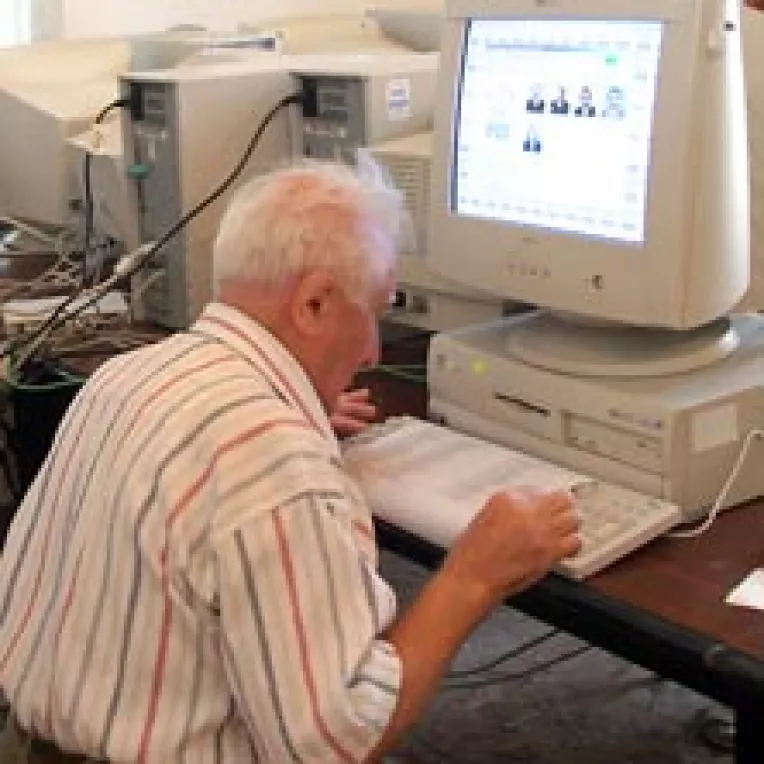 Dactilografele dau peste cap calendarul Puterii