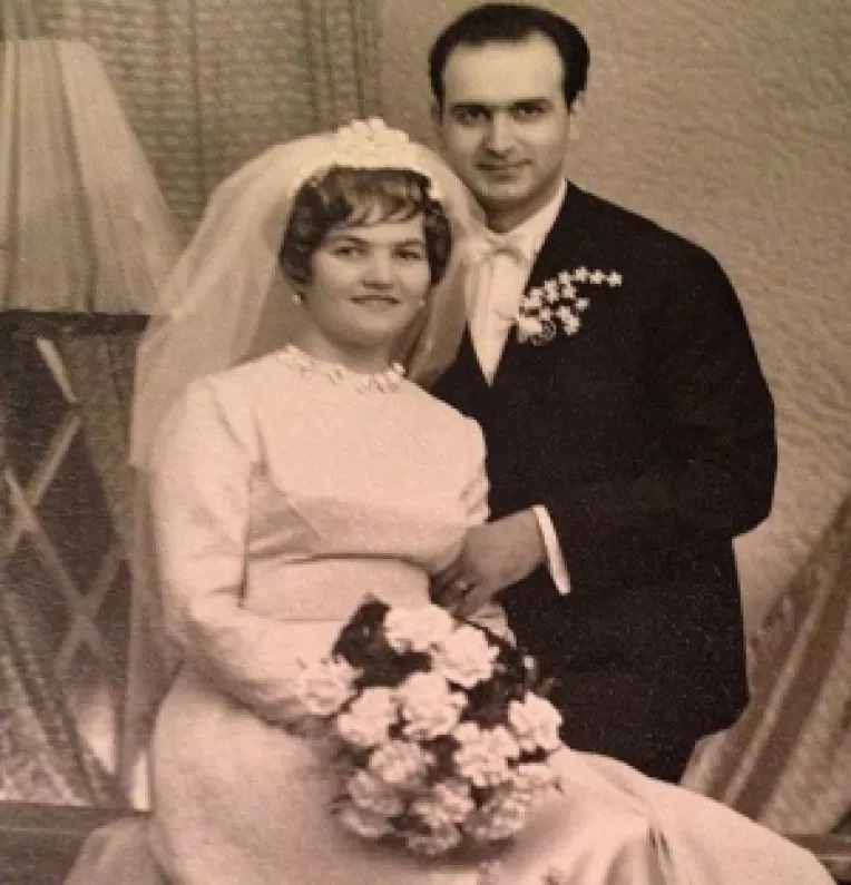 Dan Capatos a publicat pe Facebook o fotografie cu parintii lui de acum 45 de ani