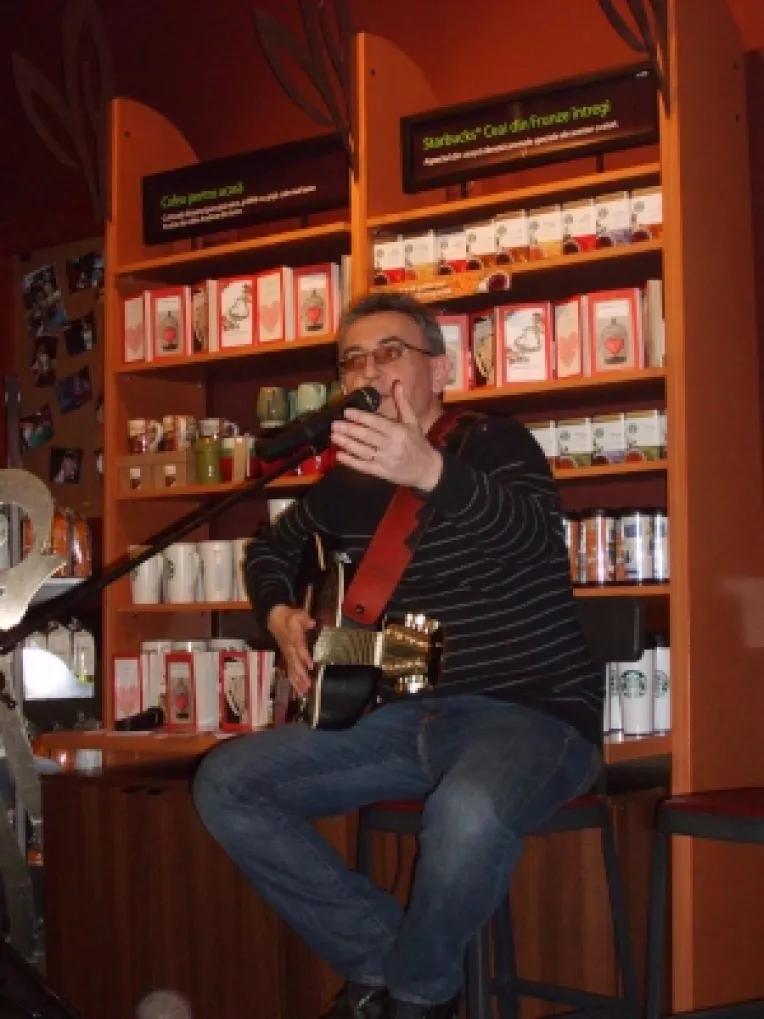 Dan Teodorescu, solistul trupei TAXI: "Dragobetele e ca orice alta zi in care sarbatoresti dragostea!"

