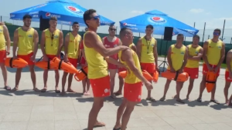 De cinci ani distractia vine in valuri la cel mai mare parc acvatic din Romania