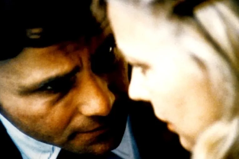 De la 40 de ani, barbatii pierd atractivitatea femeilor tinere