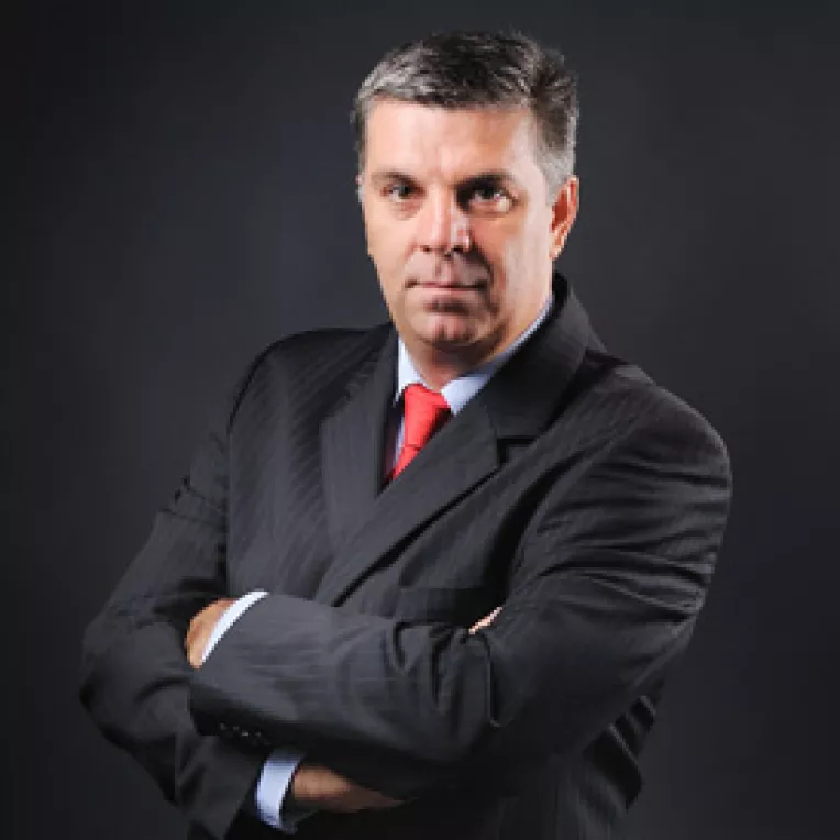 Deja au trecut 6 luni : Parlamentarii, 4 ani cu executare