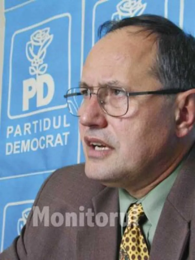 Democratii cer independenta