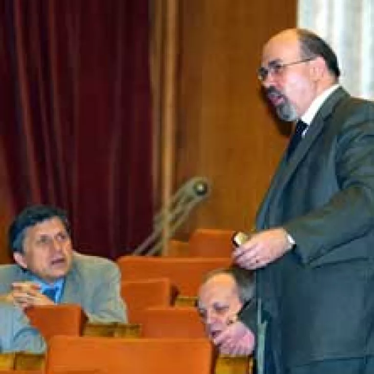 Democratii se lovesc de propria lor doctrina