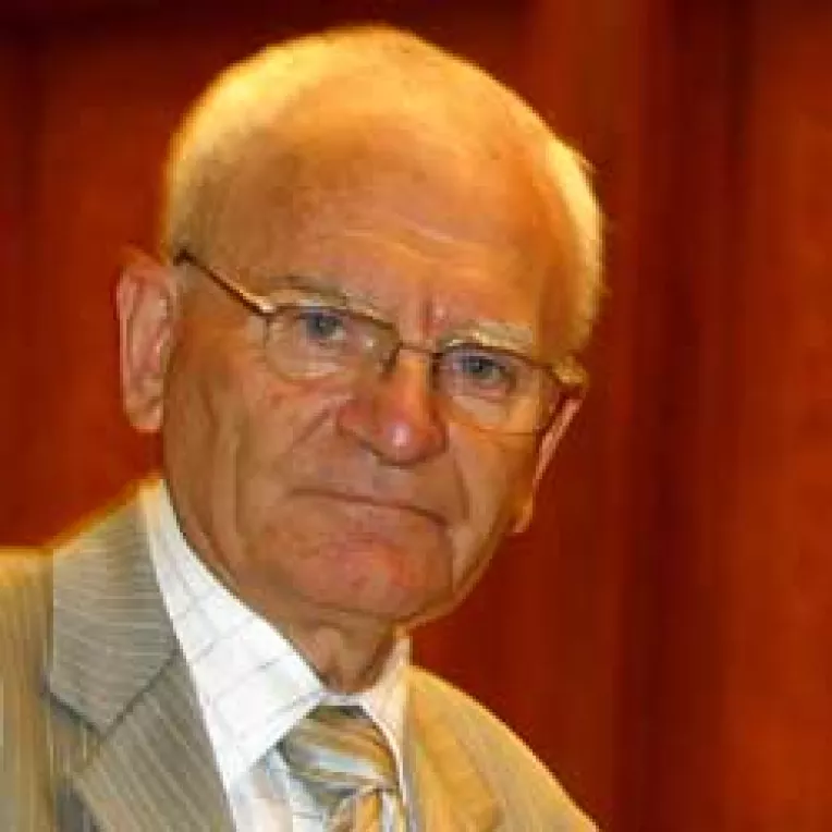 Deputatii s-au invatat la baclavale si ciubuc