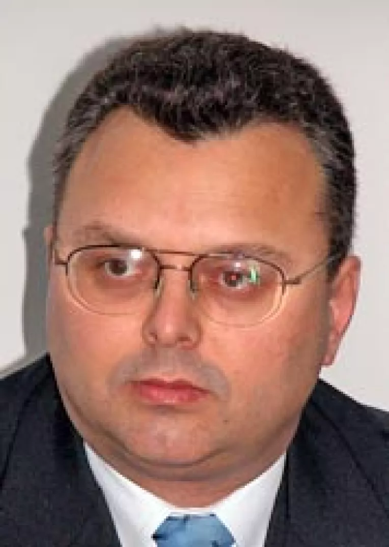 Deputatul PNL Mircea Iustian a lipsit din cauza de... dentist