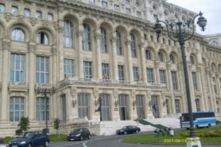 Dialogul senatorilor PSD cu patronatele: Solutii pentru diminuarea efectelor crizei