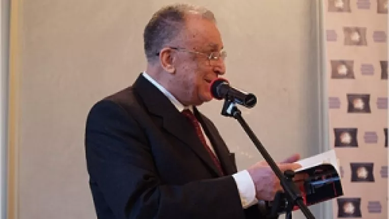 "Dictionar politic": Dedicat de Octavian Andronic lui Ion Iliescu