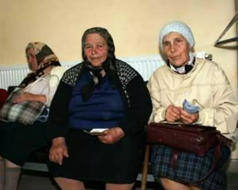 Din 2007, s-ar putea acorda bani pentru varstnicii saraci. Protectia batranilor, la stadiul de intentie