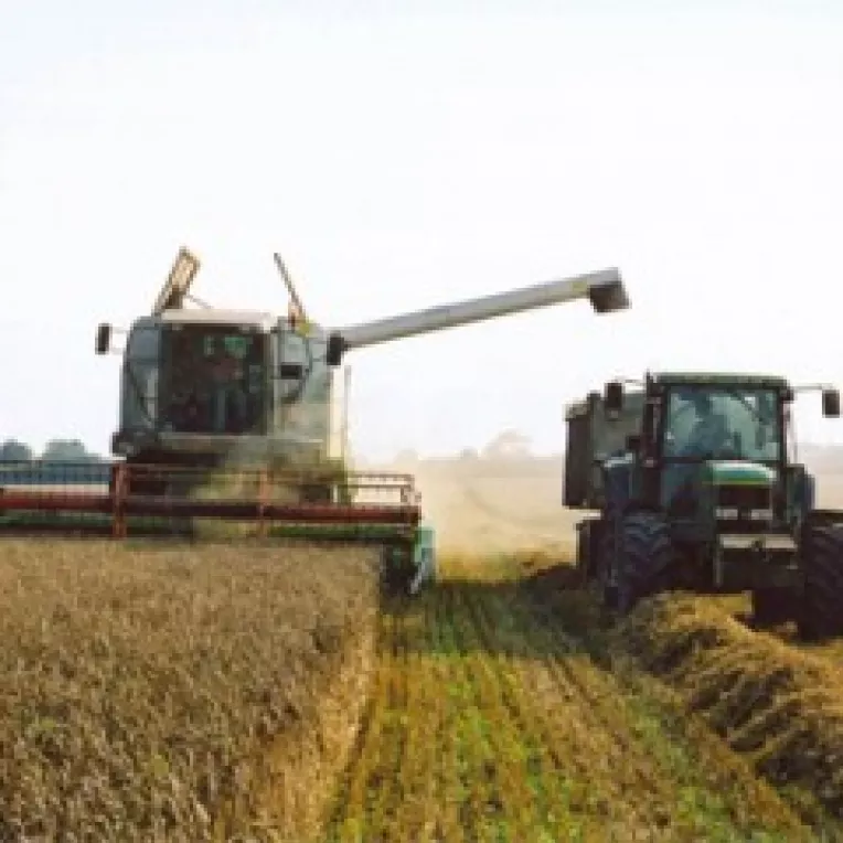 Din 2009,
Scade acciza la motorina folosita in agricultura