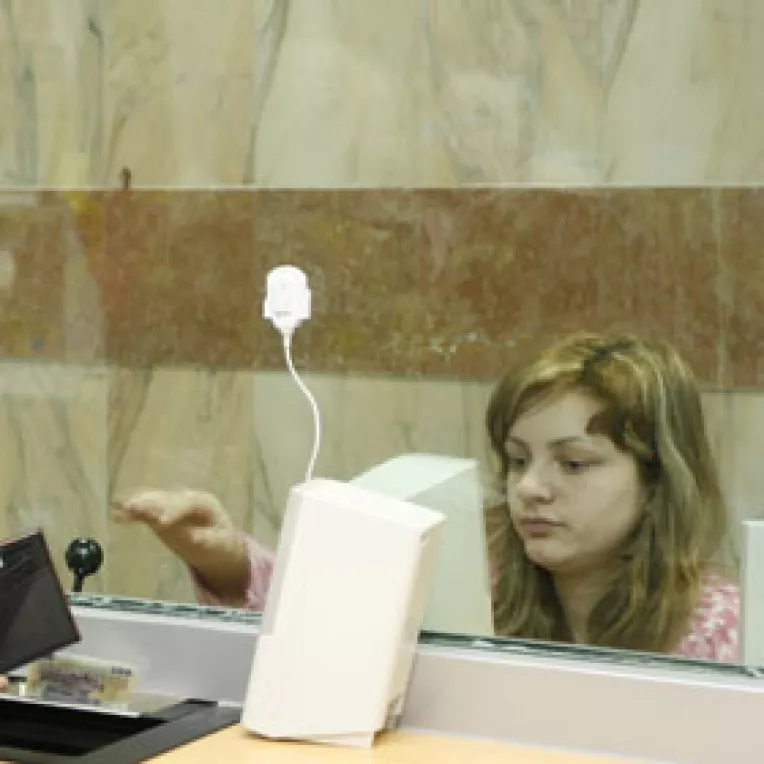 Din ce in ce mai multi romani nu isi platesc ratele la banci