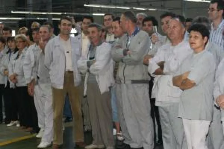 Disputa pe bani la fabrica de automobile. Angajatii Daewoo cer prime de 1.200 de lei