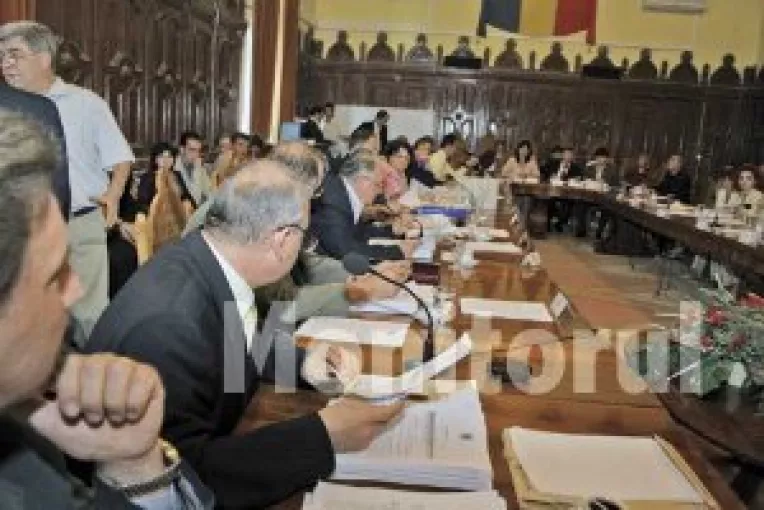 Doar doi independenti