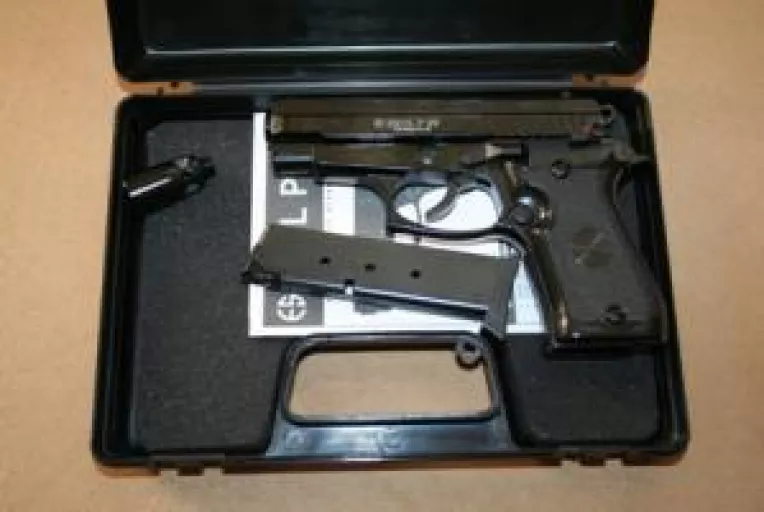 Dolj: Pistol cu gaze descoperit de politistii de frontiera la Calafat