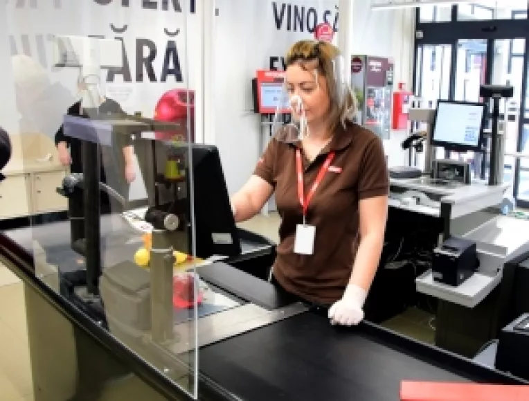 Donatie de masti Profi pentru medici si politisti