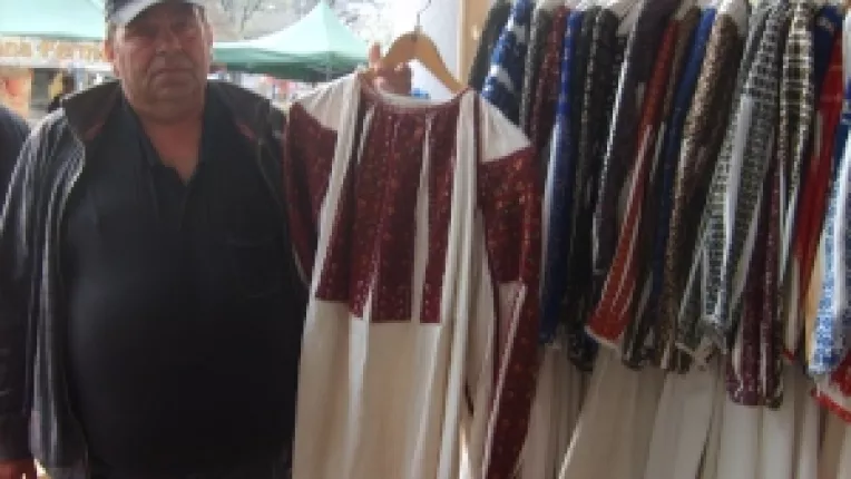 Dorin Marcu: "Mergem prin satele romanesti de unde luam obiecte vechi si le reconditionam!"