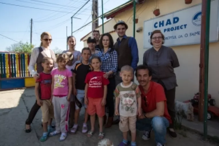 Dorin Negrau a impartit daruri de Paste copiilor de la Centrul Domnesti 