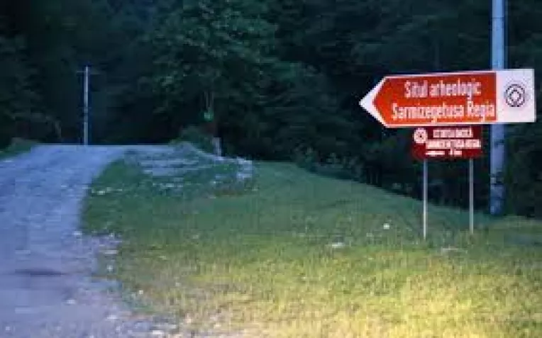 Drumul pietruit spre Sarmisegetuza va fi asfaltat pentru prima data