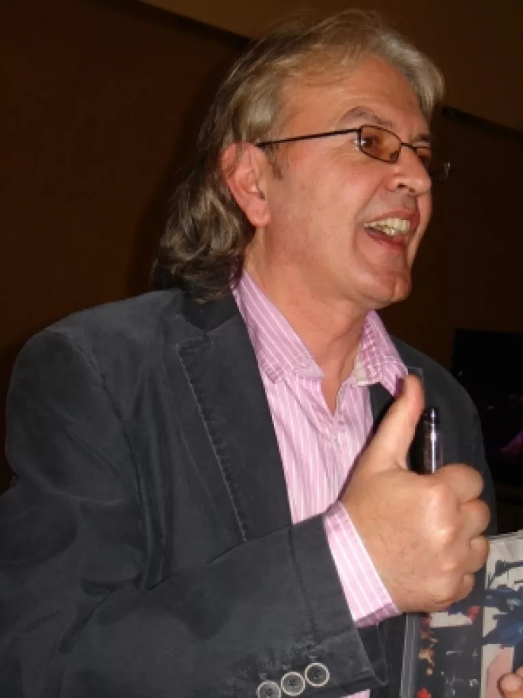 


Ducu Bertzi: "Consider originea mea maramureseana o sansa!"
