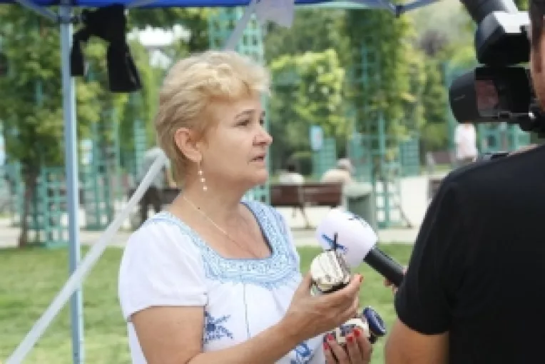 Dulceata de topinambur si magiunul de Topoloveni la mare cautare la targul din Parcul Cismigiu 