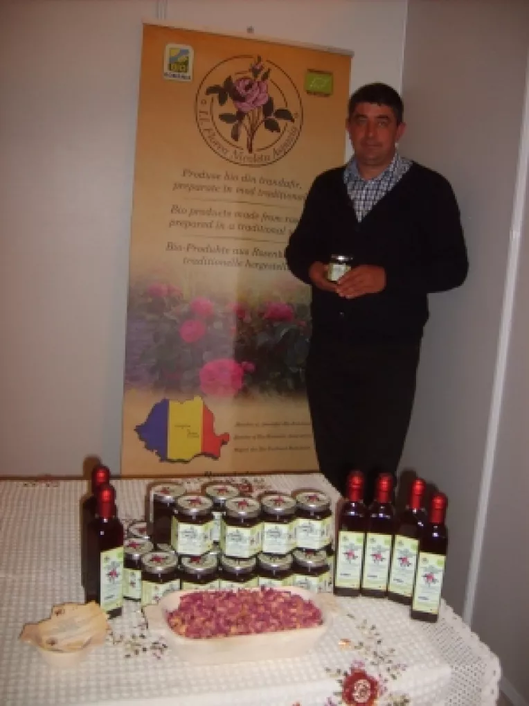Dulceata si sirop de trandafiri de la Intreprinderea Individuala Florea Nicoleta Aspazia, la targul de la Palatul Parlamentului