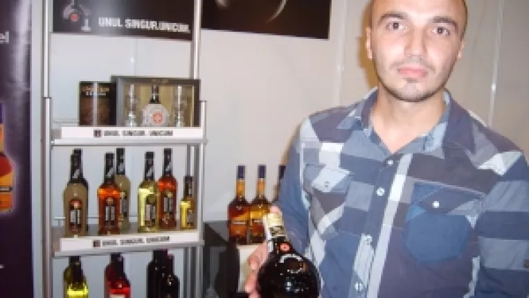 Dulciuri si siropuri de indulcit ceaiul, la Heinrig Distribution srl, in cadrul expozitiei de la Sala Dalles