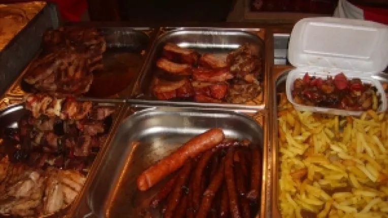 Elena Horhoaca: "Gratarele se cauta foarte mult la targul Piata Taraneasca si Mester(Esti)!"