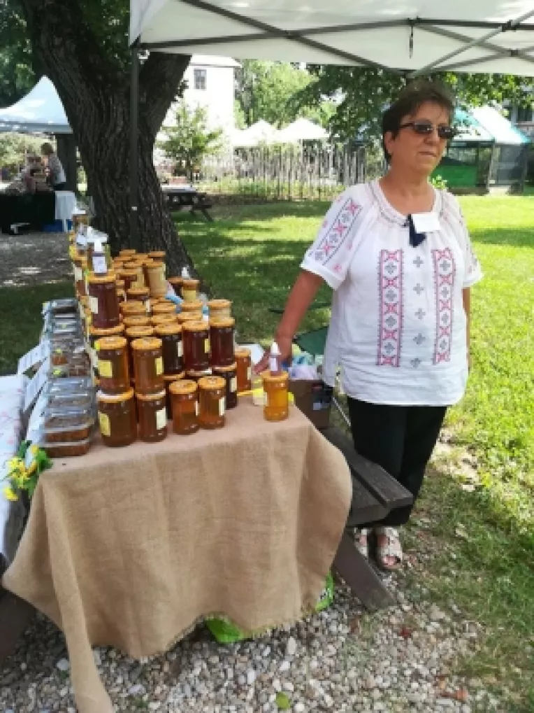 Elena Stan a participat cu produse apicole la targul de Sfintii Petru si Pavel de la Muzeul Satului