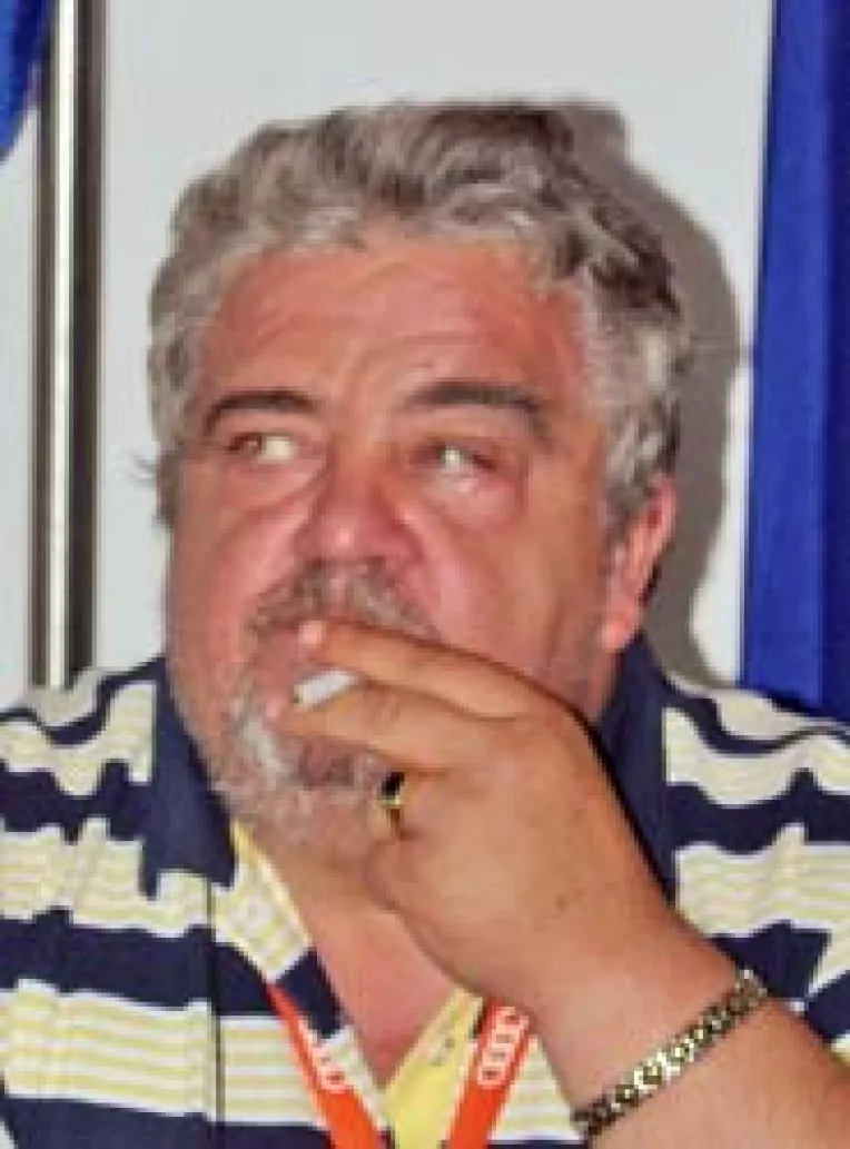 "Emil Constantinescu, care e un papagal, nu a putut sa faca publice dosarele"