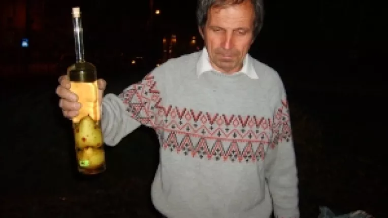 Emil Florescu: "La standul meu sa gaseste tuica de pruna doi ochi albastri!"