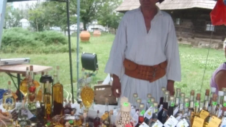 Emil Florescu: "Prin lucrarea livezilor in sistem ecologic s-ar permite recuperarea fructelor deteriorate din distilare!"