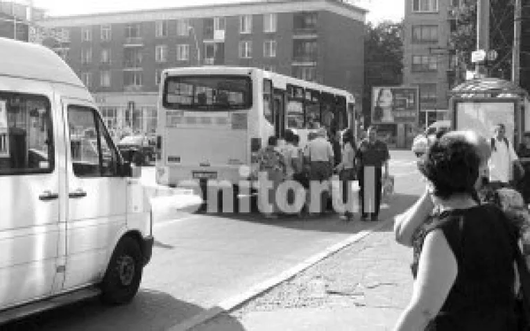 "Epavele" din transportul public ne costa anual 6,5 milioane de lei