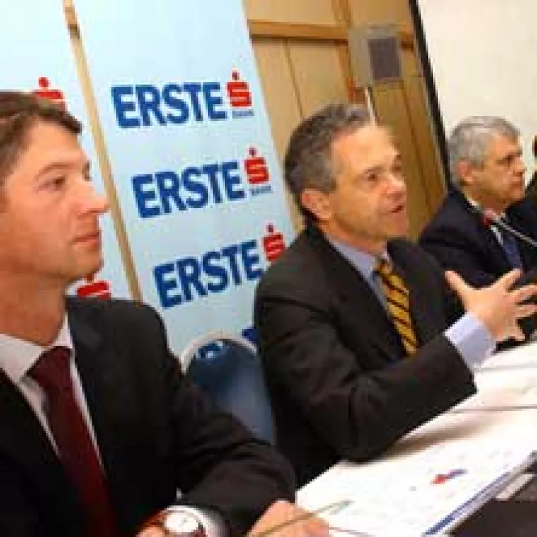 Erste ii sfatuieste pe angajatii BCR sa-si pastreze actiunile