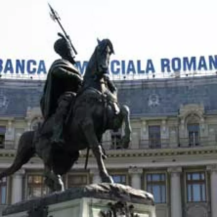 Erste vireaza banii pentru BCR
