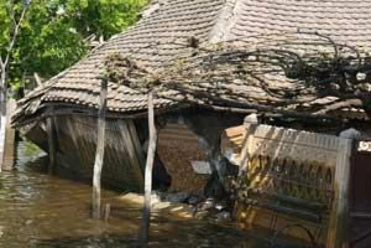 Evaluarea continua. Casele cad, pagubele cresc