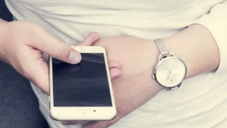 Facebook: Cei care folosesc un telefon cu Windows 8.1 sau o varianta mai veche nu vor mai putea folosi aplicatia de Messenger